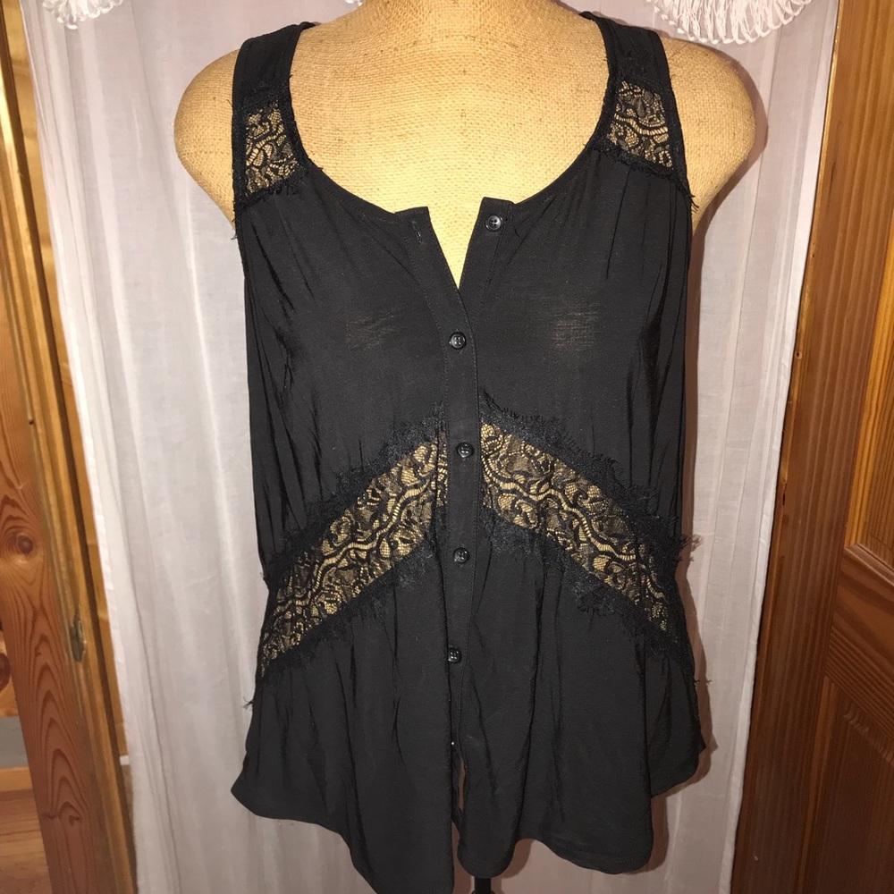 Maurice’s black tank